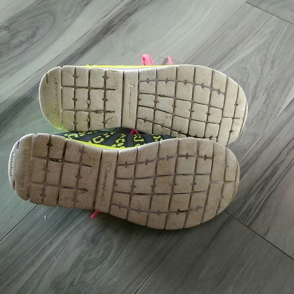 💥3/$35- Champion sneakers Sz 2 - Picture 4 of 6